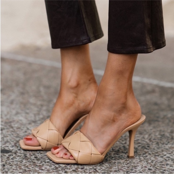 Vince Camuto Shoes - NEW! Vince Camuto Light Brown Brelanie Sandal - Size 7.5 🚜